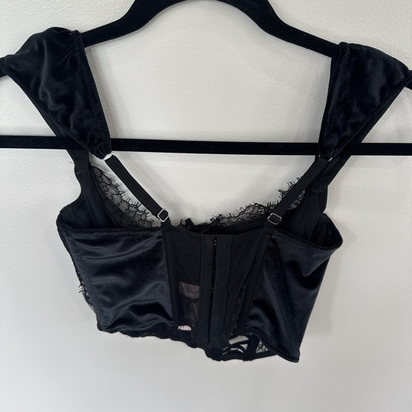 NWT Victoria’s Secret velvet black lace corset whimsigoth festival bustier XS - Picture 4 of 6